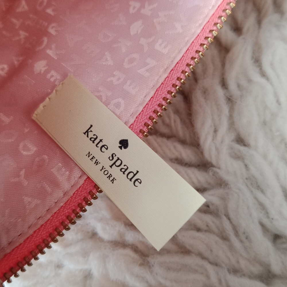 Kate Spade wristlet - Picture 9 of 16